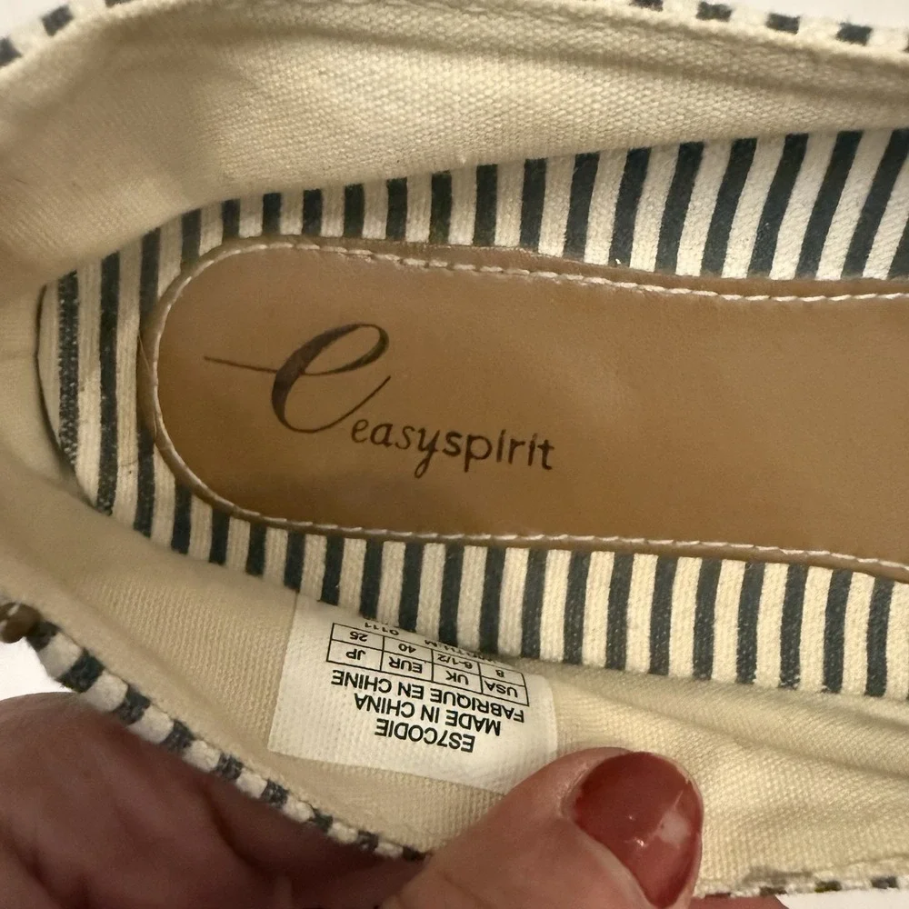 Easy Spirit Cute Canvas Slip Ons Blue And White Stripes‎ Size 8